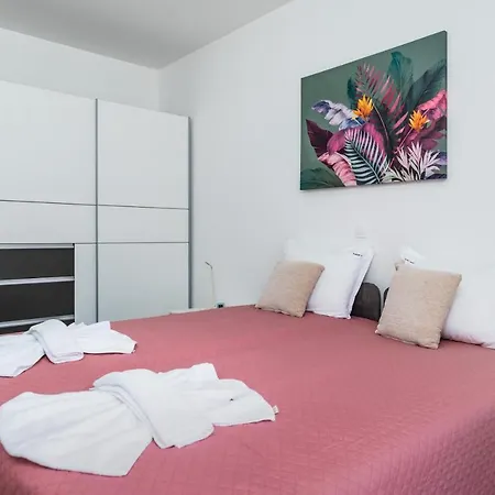Cozy And Functional Business One-bedroom Sofia