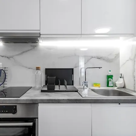 Cozy And Functional Business One-bedroom *