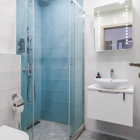 Cozy And Functional Business One-bedroom *