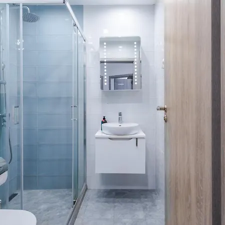 Cozy And Functional Business One-bedroom *